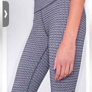 IVIVVA by LULULEMON girls black DIGI WEAVE rhythmic leggings